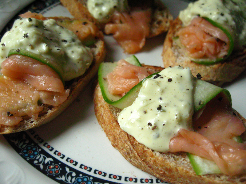 bruschette三重奏---烟熏鲑鱼的做法