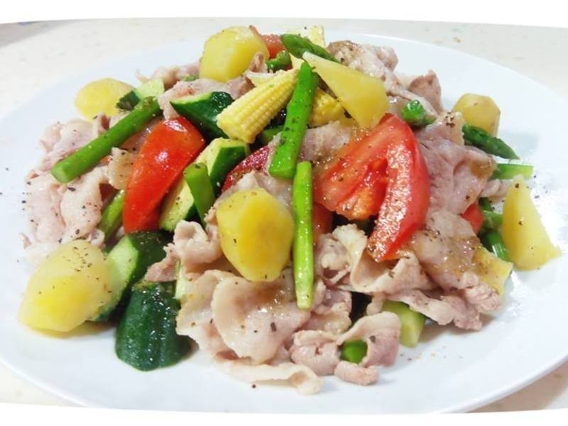 油醋蔬菜沙拉拌五花猪肉的做法