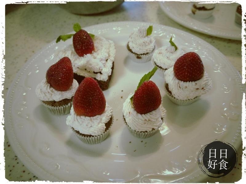 草莓布朗尼蛋糕的做法