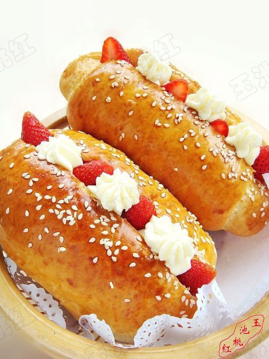 草莓奶油面包的做法