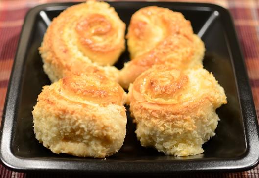 面包机烤的第一炉面包-白脱椰丝面包的做法