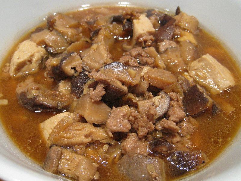 香菇豆腐卤肉的做法