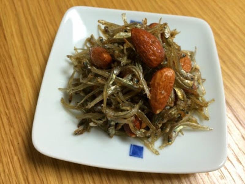 炒杏仁小鱼干 ????的做法