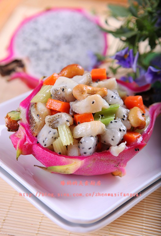 火龙果炒鱼球的做法