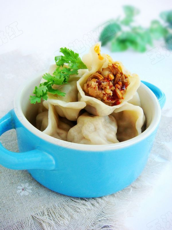 味道鲜美、脆嫩可口的——笋干大肉水饺的做法