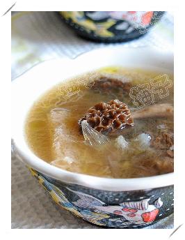 鱼翅羊肚菌鸡汤的做法