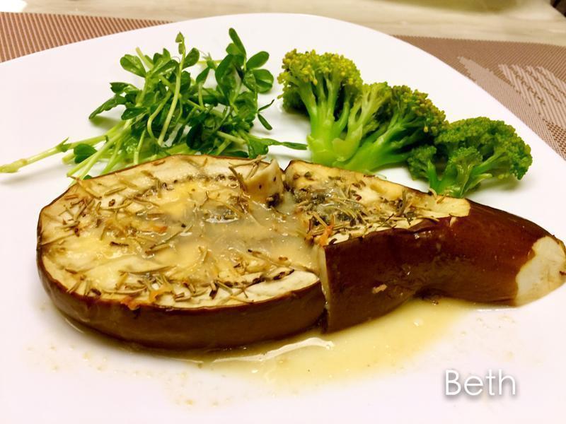 味增迷迭香烤圆茄的做法