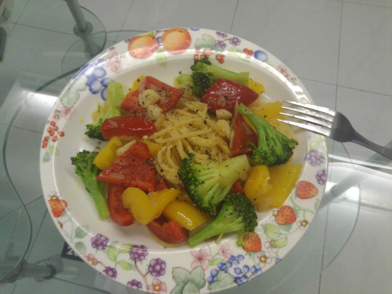 橄榄油蔬菜义大利面的做法