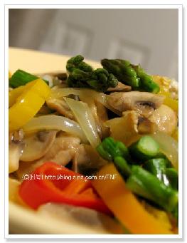 洋葱芦笋烩甜椒的做法