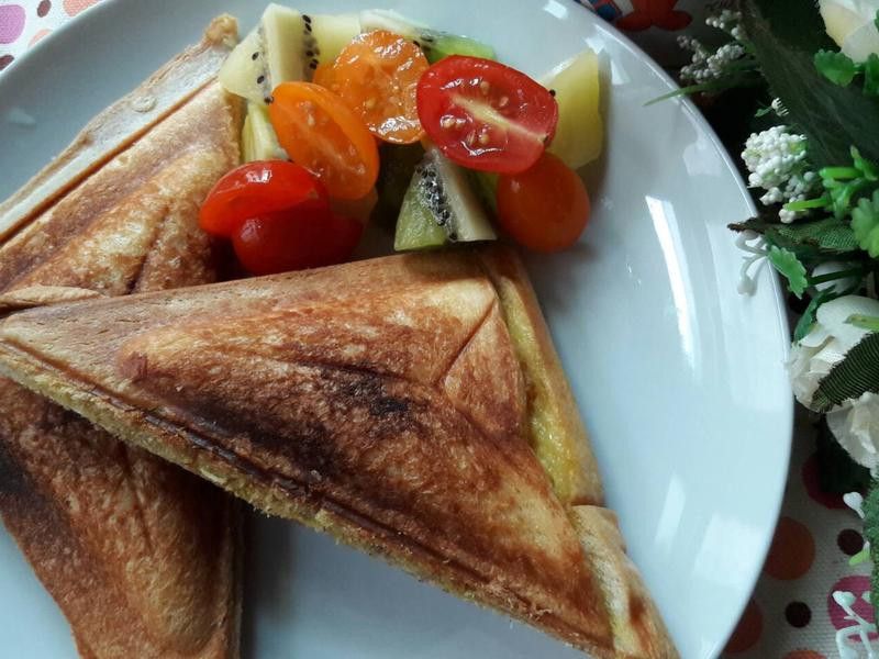 咖哩美乃滋鸡肉热三明治的做法