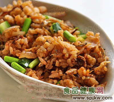 辣酱小鱼干炒饭的做法