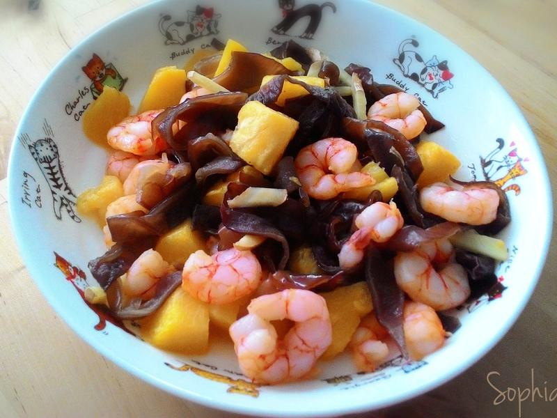 凤梨炒黑木耳虾仁的做法