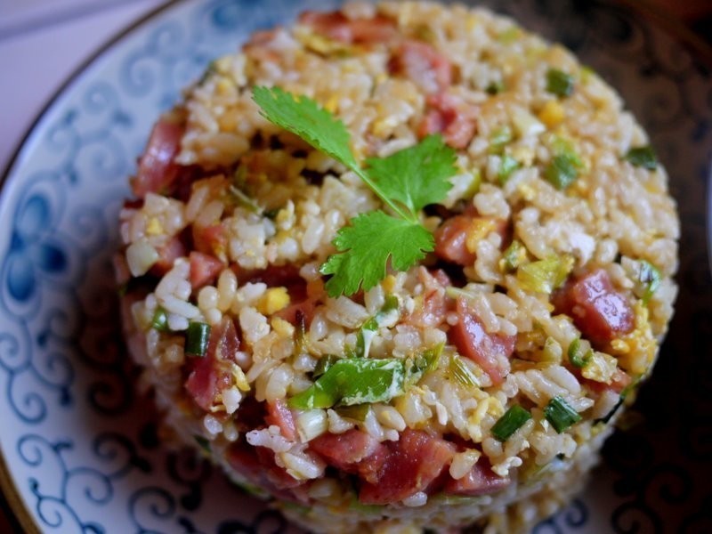 ?下厨--青蒜香肠炒饭的做法