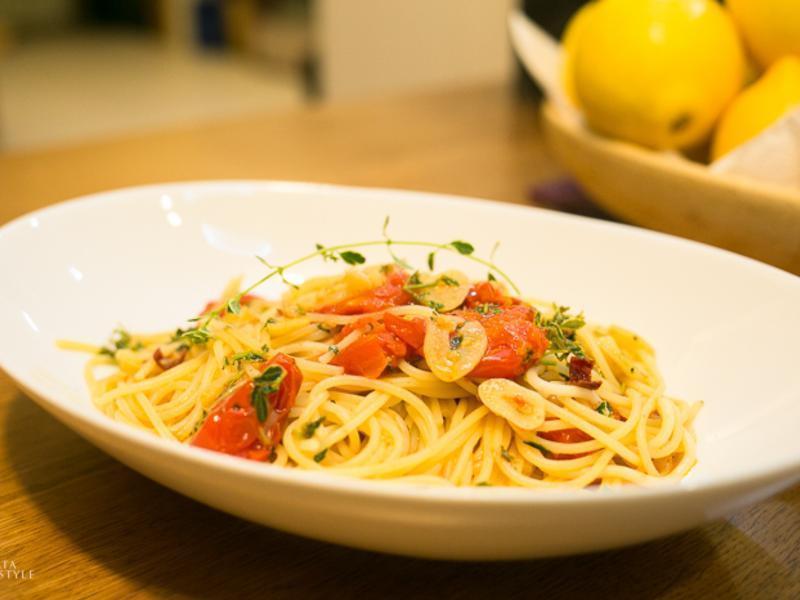 蒜辣油渍蕃茄百里香义大利面的做法