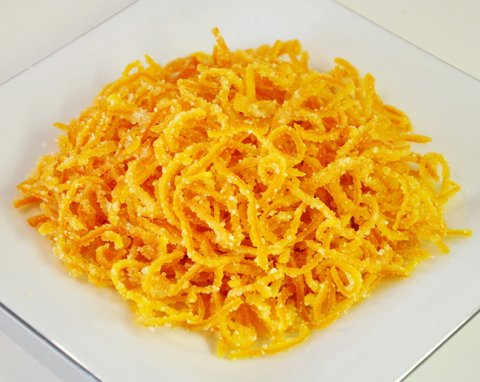 自制美味的糖渍橙皮的做法