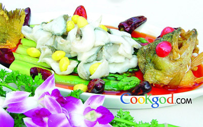 芦笋白果鱼的做法