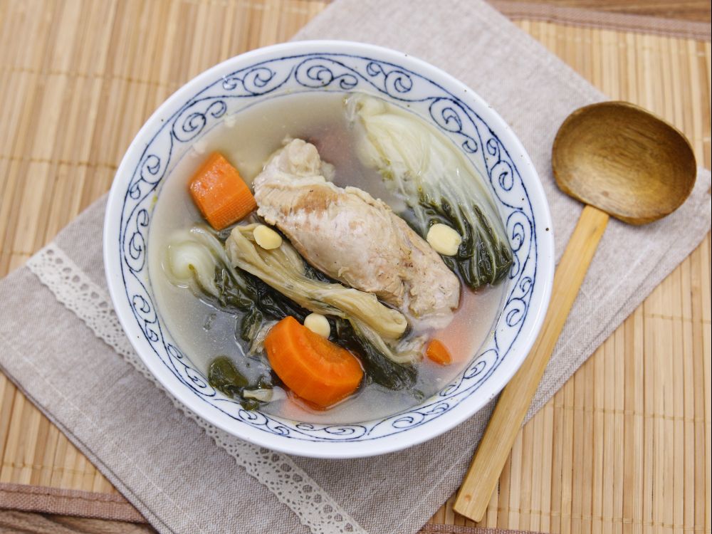 白菜菜干猪腱汤的做法