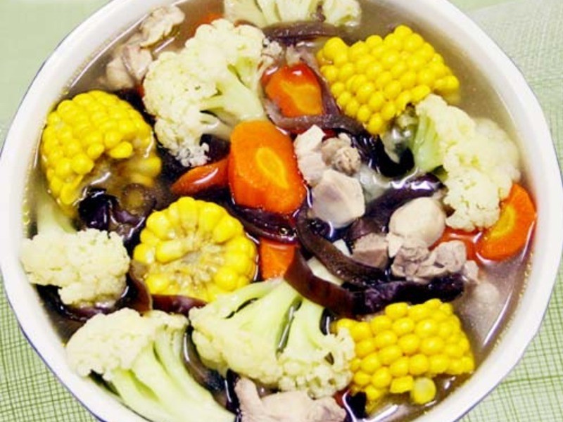 白花椰炖鸡肉汤的做法