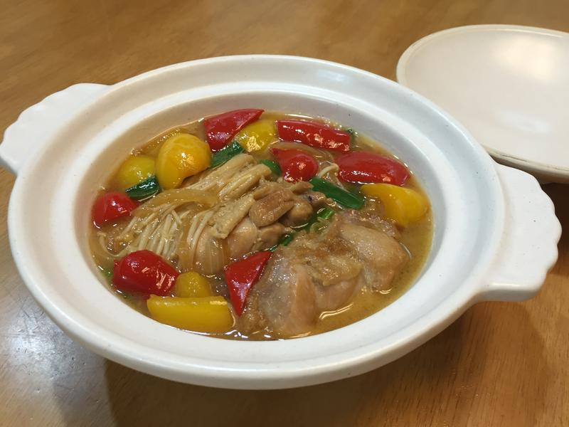 彩椒洋葱鸡肉煲的做法