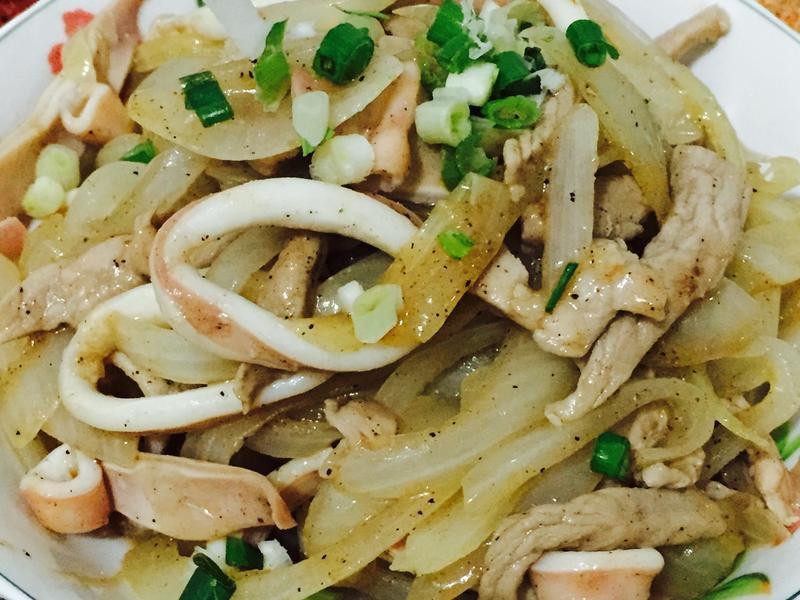 洋葱肉丝炒鱿鱼的做法