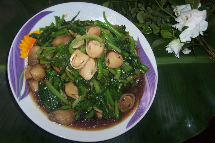 蚝油草菇烩菜心的做法