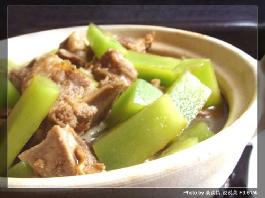 莴笋炖排骨的做法