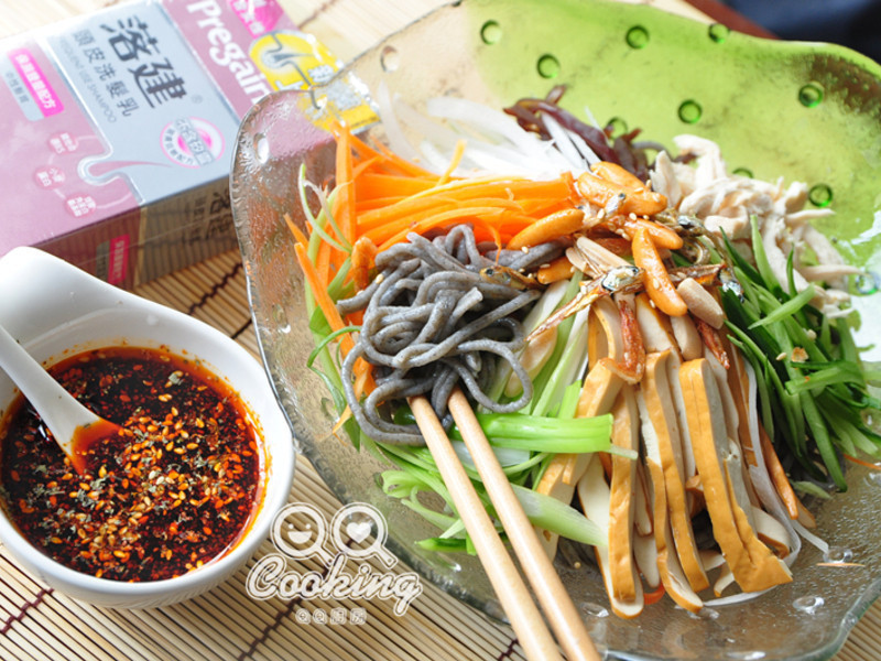 黑芝麻香辣冷面的做法