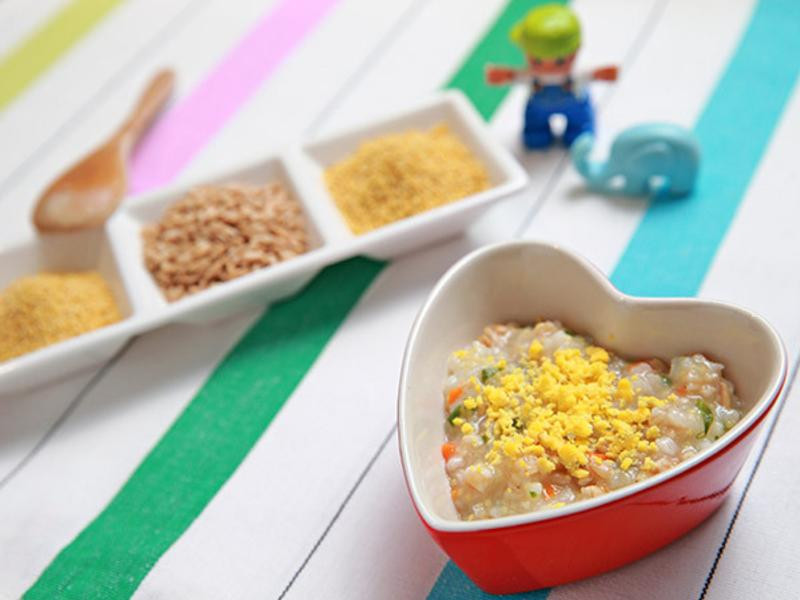 米麦鱼蛋粥的做法