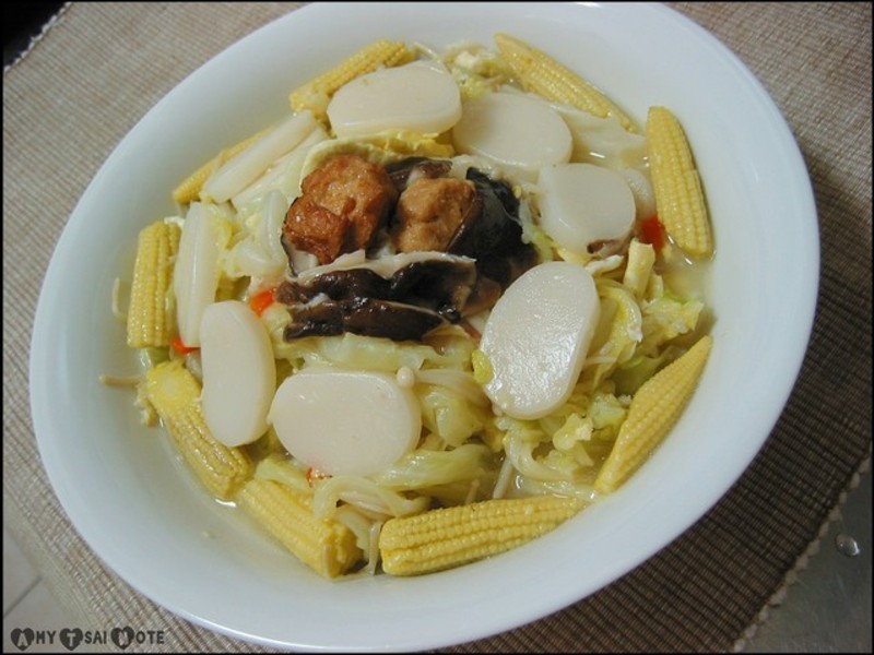 鲜菇炒玉米笋佐高丽菜烩年糕的做法