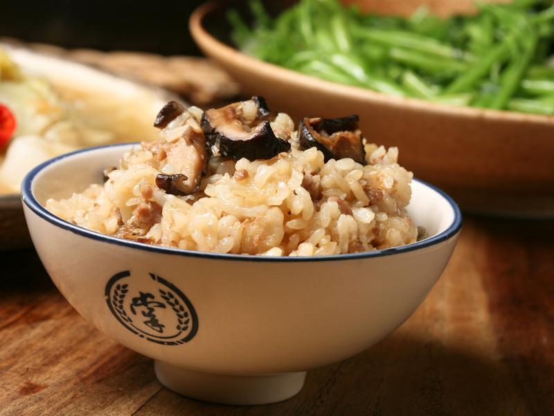 {掌生谷粒-掌厨房} 黑早冬菇豚肉炖饭的做法
