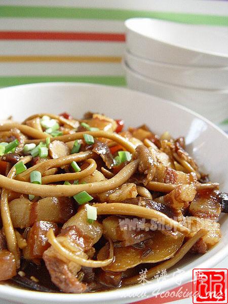 平菇烧肉的做法