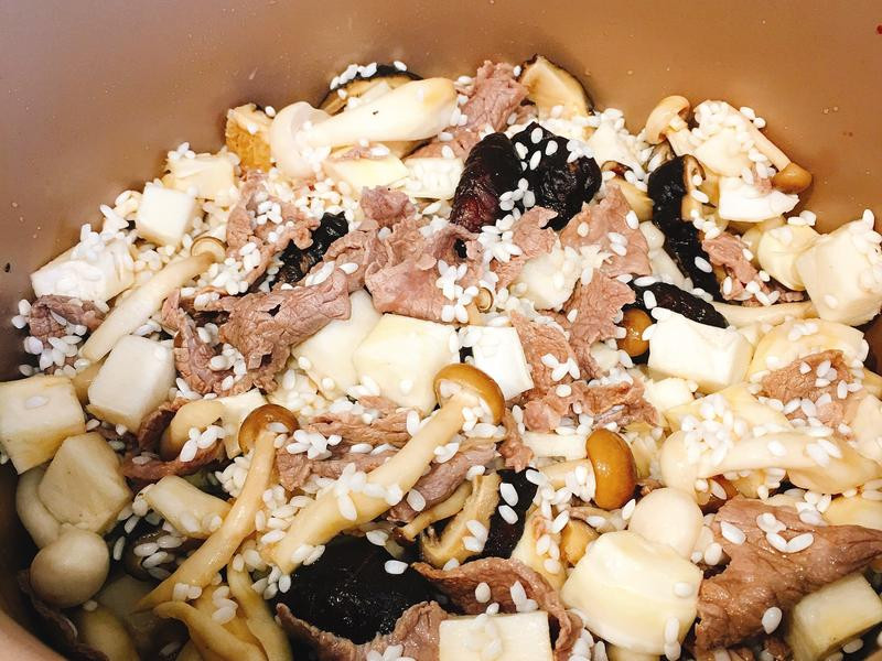 绿竹笋牛肉炖饭的做法