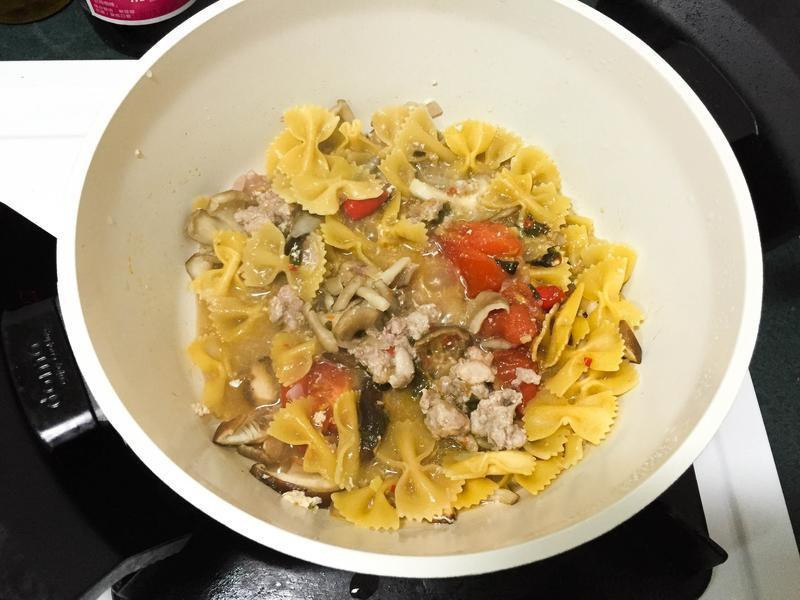 ¡¸ÒåʽÑÇÖ޲ˡ¹Ä̽´´òÅ×ÈâÒå´óÀûÃæµÄ×ö·¨