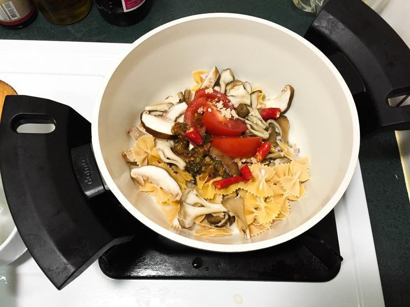 ¡¸ÒåʽÑÇÖ޲ˡ¹Ä̽´´òÅ×ÈâÒå´óÀûÃæµÄ×ö·¨