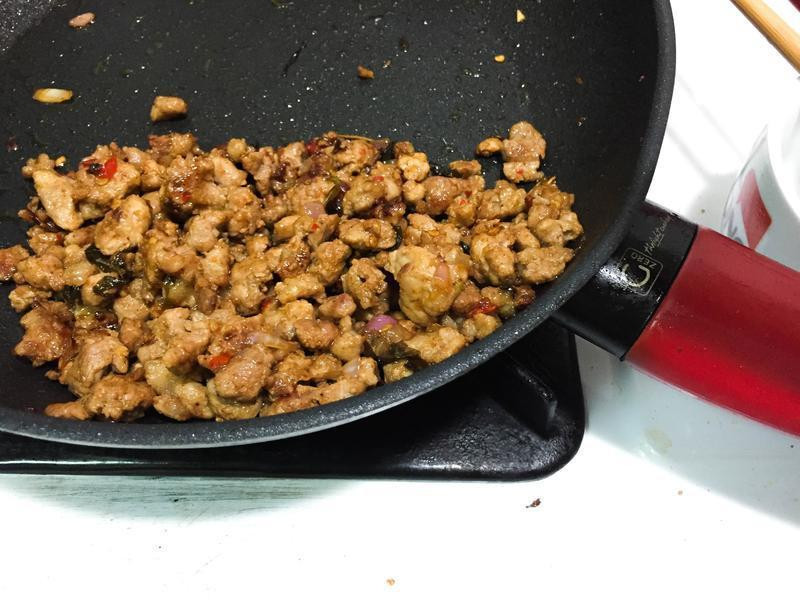 ¡¸ÒåʽÑÇÖ޲ˡ¹Ä̽´´òÅ×ÈâÒå´óÀûÃæµÄ×ö·¨