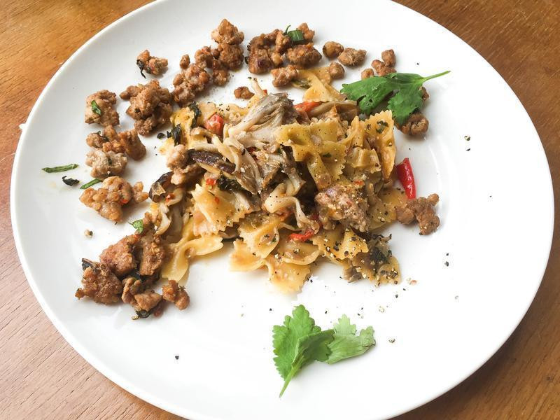 ¡¸ÒåʽÑÇÖ޲ˡ¹Ä̽´´òÅ×ÈâÒå´óÀûÃæµÄ×ö·¨