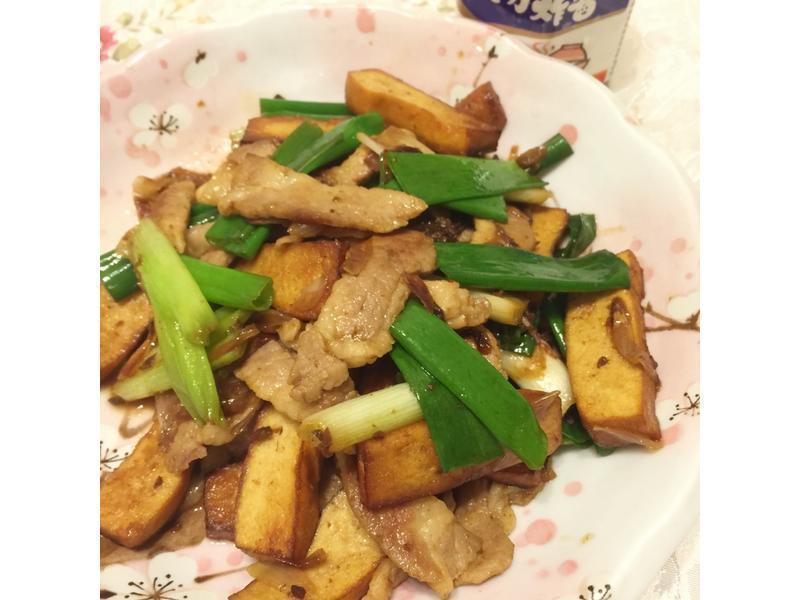 葱烧松阪猪炒豆干 『维力炸酱』的做法