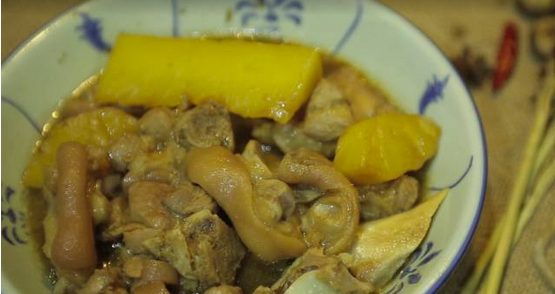 菠萝焖猪蹄的做法