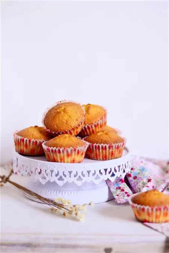 ÈÃÄãζÀÙ·ÉÆðÀ´µÄ³ÈÖСµ°¸âµÄ×ö·¨