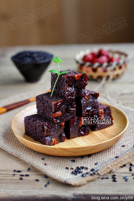 养生黑米糕的做法