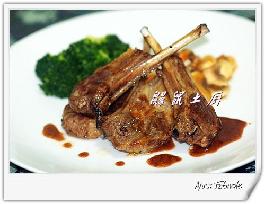 香烤小羊排配奶油蘑菇红酒汁的做法