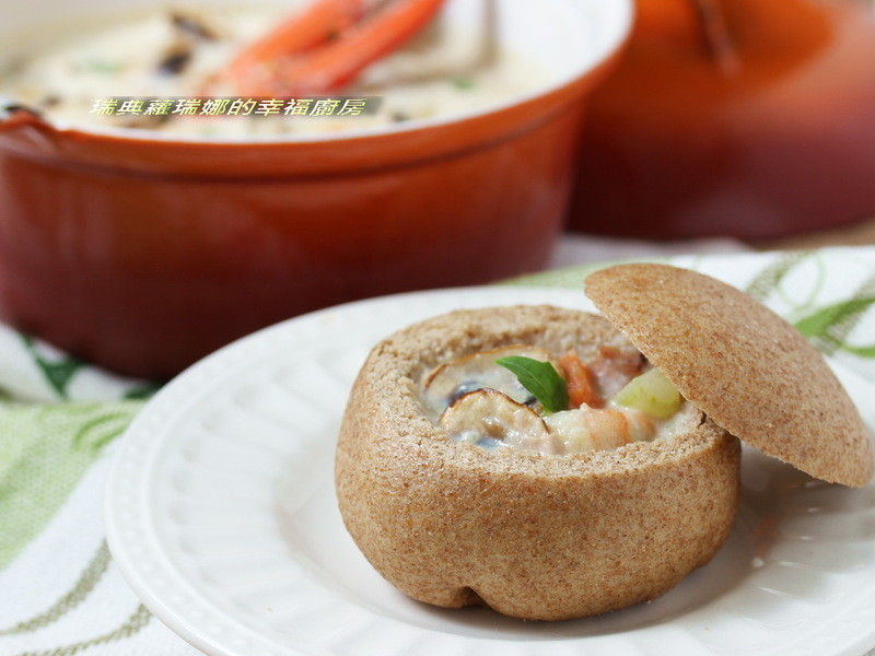 300卡窈窕轻食~海鲜巧达浓汤馒头盅的做法