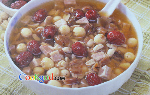 花生四果汤的做法