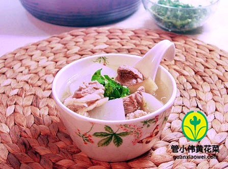 黄花菜排骨山药汤-养生靓汤的做法