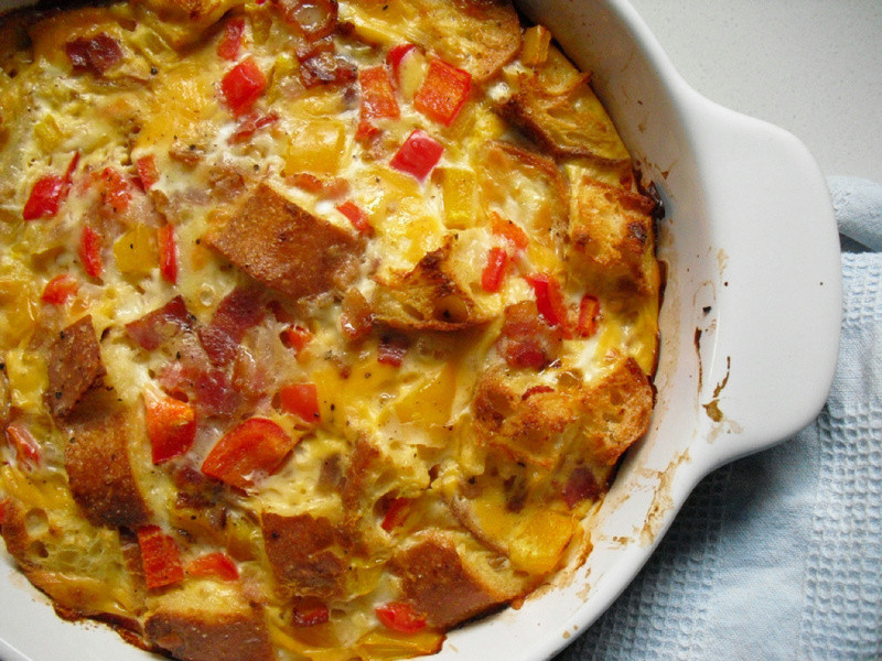 懒懒假日的早午餐 - 培根面包蛋奶烤的做法