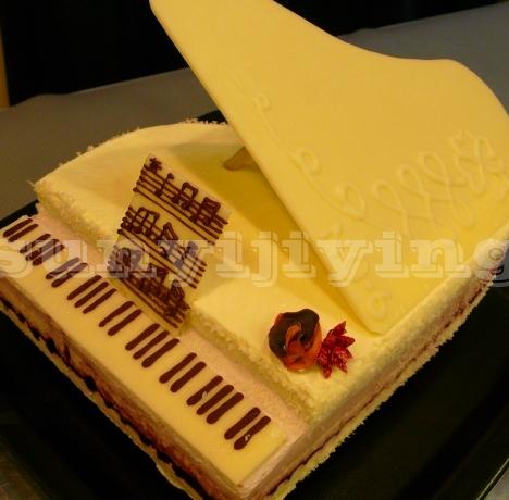 蓝莓优酪钢琴慕司的做法