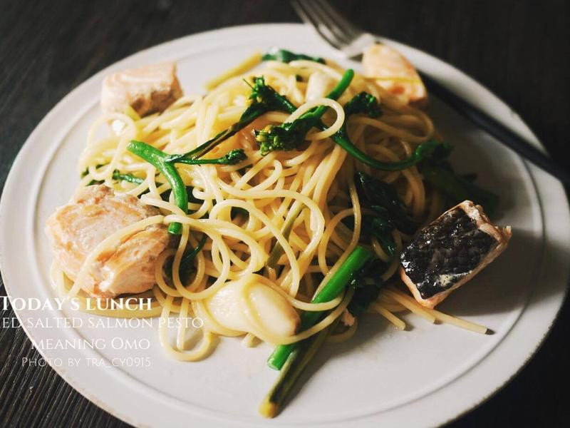 盐渍鲑鱼清炒油菜花义面的做法