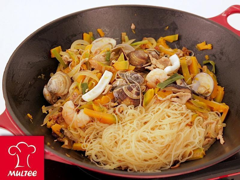 少油海鲜金瓜炒米粉的做法