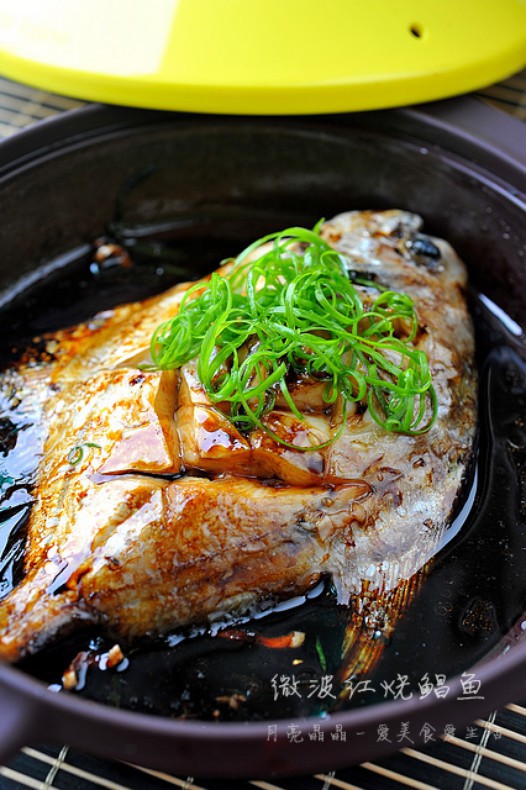 微波红烧鲳鱼的做法