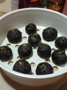 �ڰ�����֮������С��ͷ������